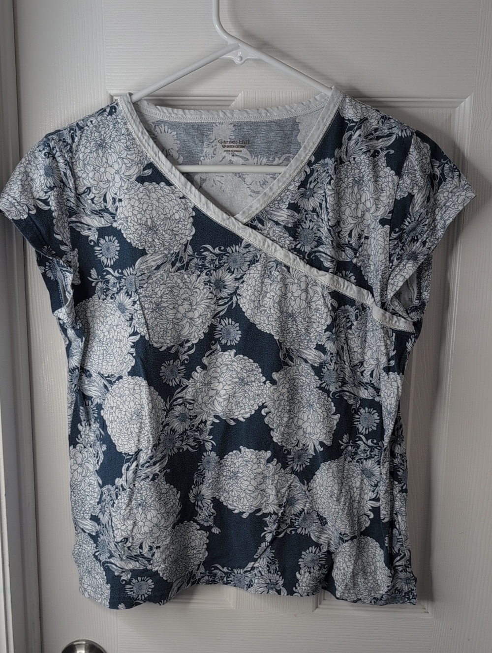 Garnet Hill 100% Cotton Navy and White Floral Short Sleeve Tee Size M